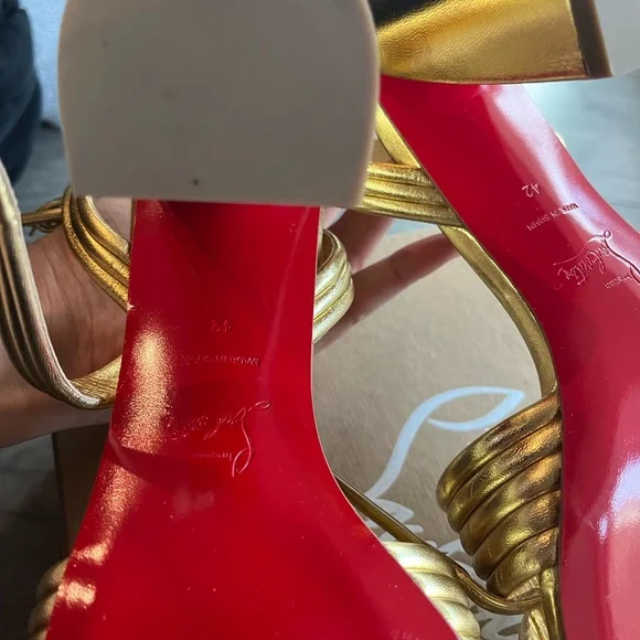 CHRISTIAN LOUBOUTIN
Manola Metallic Sandals size 42 - Picture 7 of 16